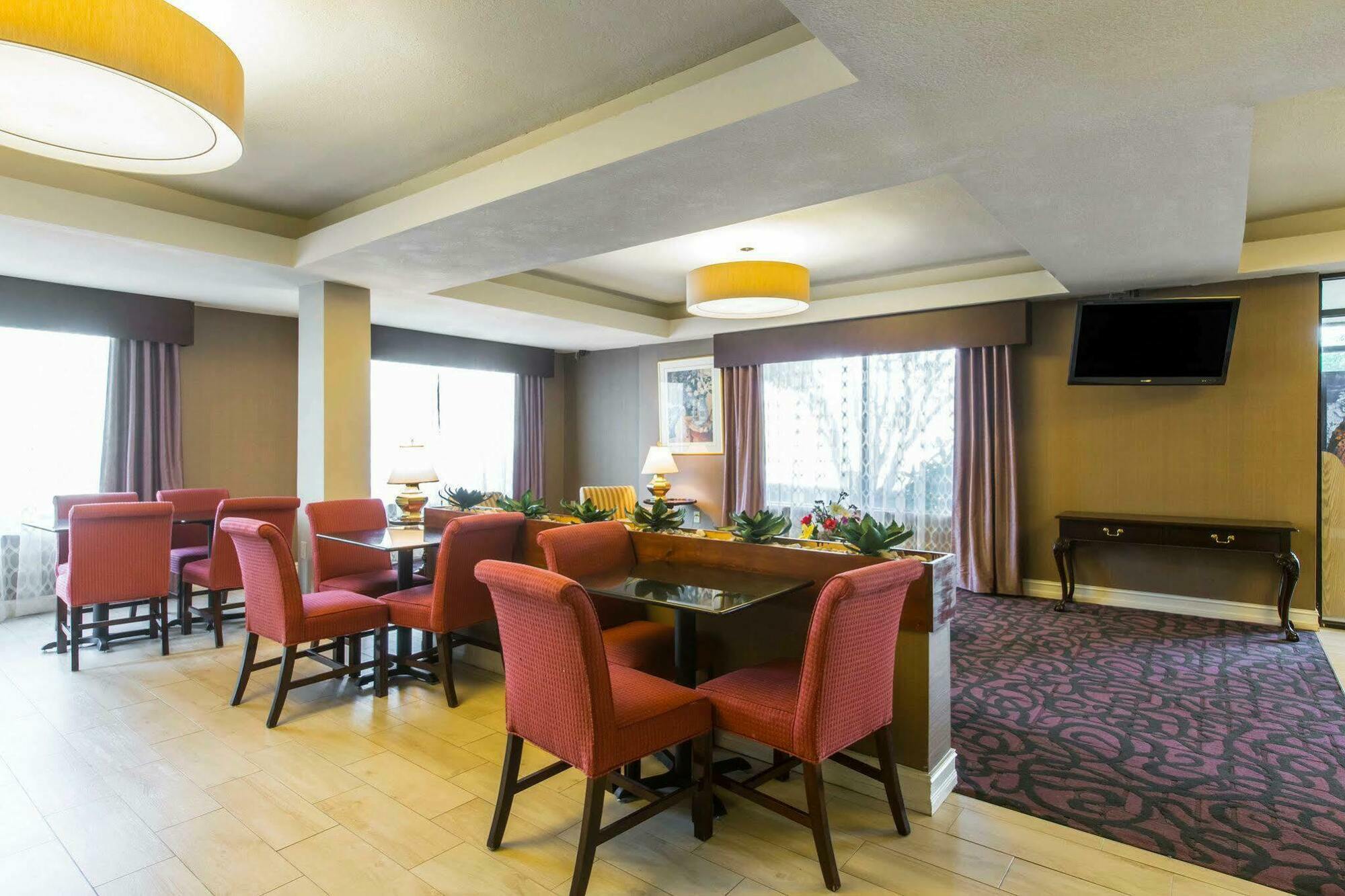 Royal Palms Inn Stockbridge Buitenkant foto
